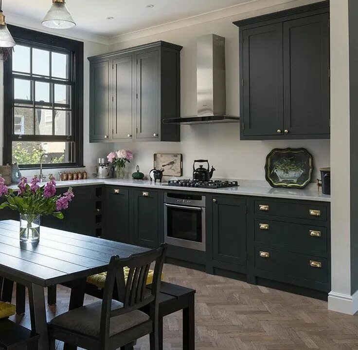 Кухня темно серого цвета в интерьере Pin by Polly Burdell on Kitchen in 2019 Kitchen design, Kitchen, Shaker kitchen