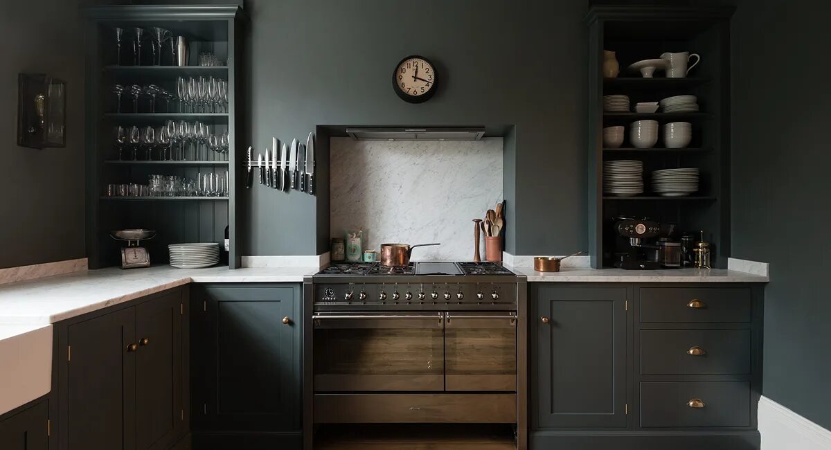Кухня темно серого цвета в интерьере The Wilmington Square WC1 Shaker style kitchen cabinets, Kitchen cabinet styles,
