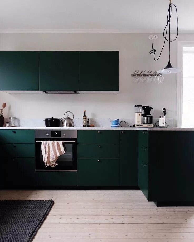 Кухня темно зеленого цвета фото Dark green kitchen cabinets Emma Solveigsdotter Dark green kitchen, Green kitche