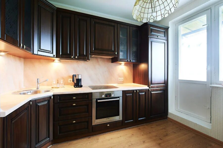 Кухня темный дуб фото Современные кухни из массива дерева купить по индивидуальным размерам