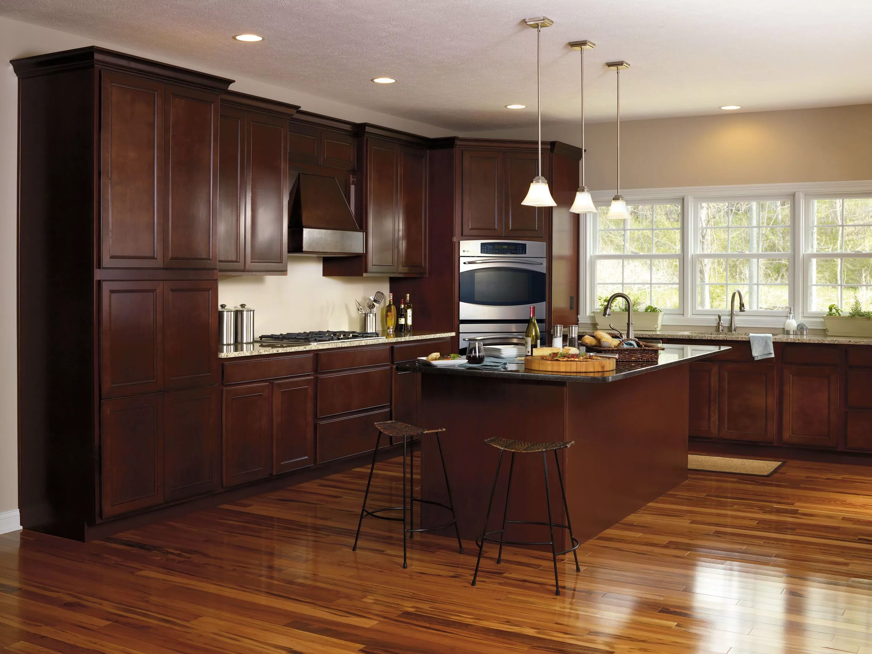 Кухня темный дуб фото Java Glaze finish on these Maple Landen doors by Aristokraft brings a classic el