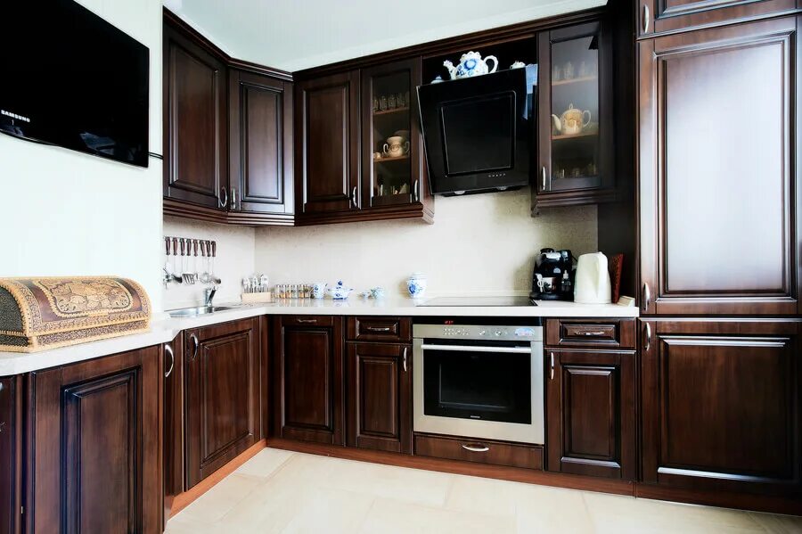 Кухня темный дуб фото Кухни из массива ценных пород дерева от фабрики-производителя