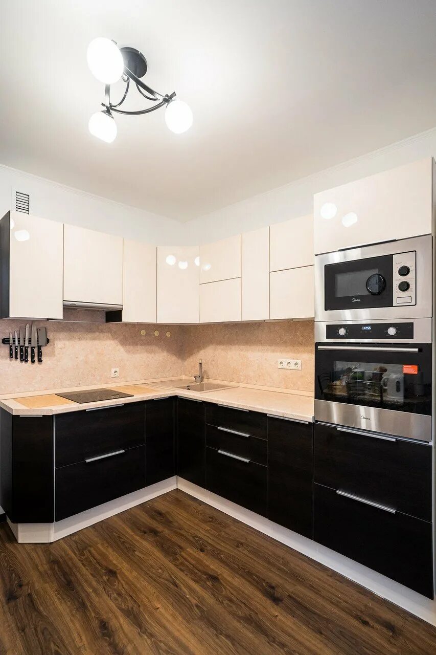 Кухня темный низ и светлый верх фото Кухня верх белый низ черный с цветами - mebelotradnaya.ru