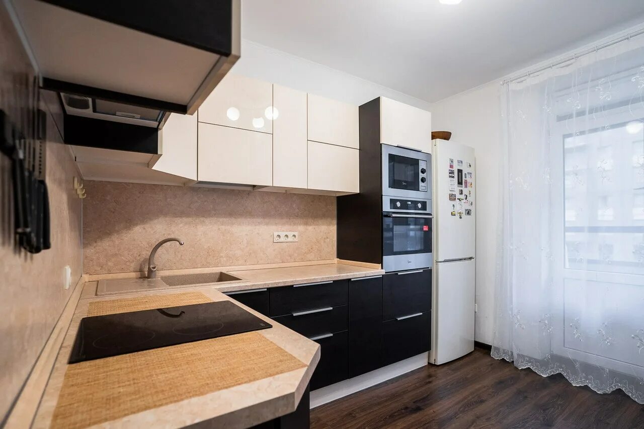 Кухня темный низ и светлый верх фото Кухня светлый верх темный низ: идеи лучших сочетания и 40 фото