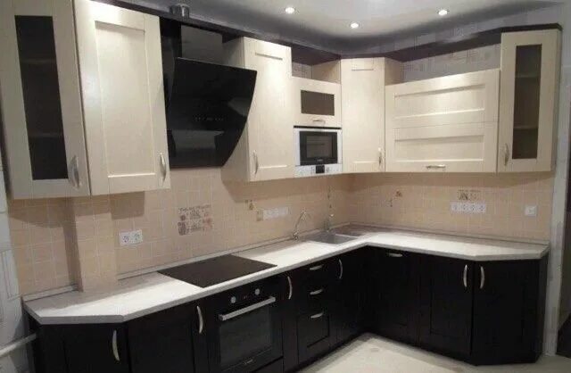 Кухня темный низ и светлый верх фото Пин от пользователя Наташа на доске Компактная кухня Черно-белые кухни, Компактн