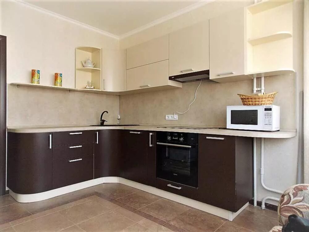 Кухня темный низ и светлый верх фото Кухня цвета шоколад Луиза Корпусная и кухонная мебель на заказ по низким ценам в