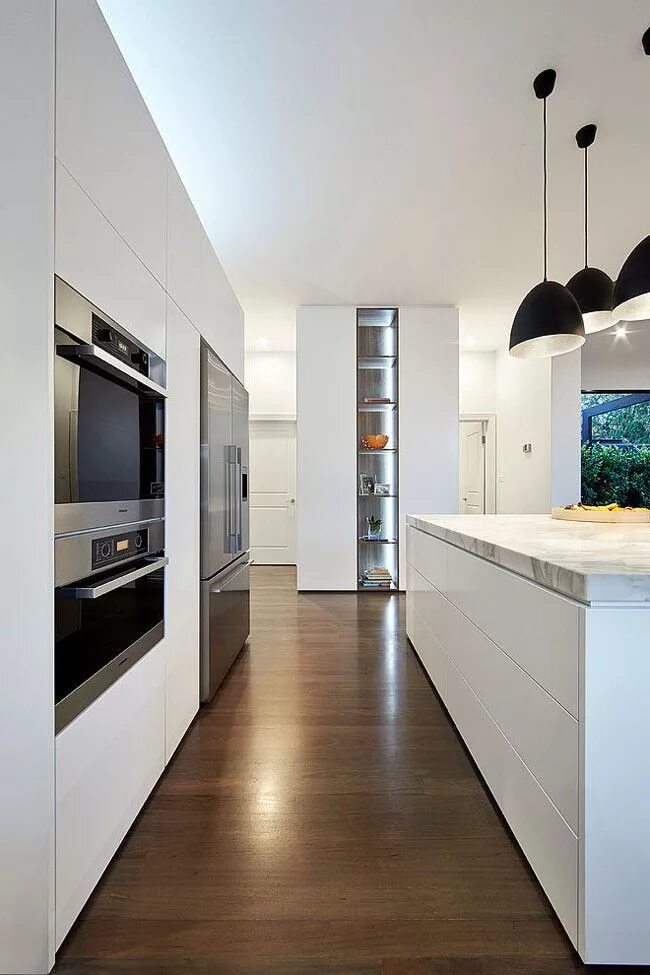 Кухня темный пол фото Elegante y preciosa, la renovación de una vivienda en Australia Diseño de cocina