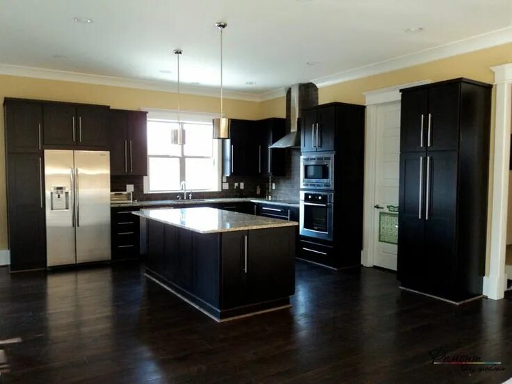 Кухня темный пол фото Темный пол и стены в интерьере: сочетание черных оттенков на фото Dark hardwood 