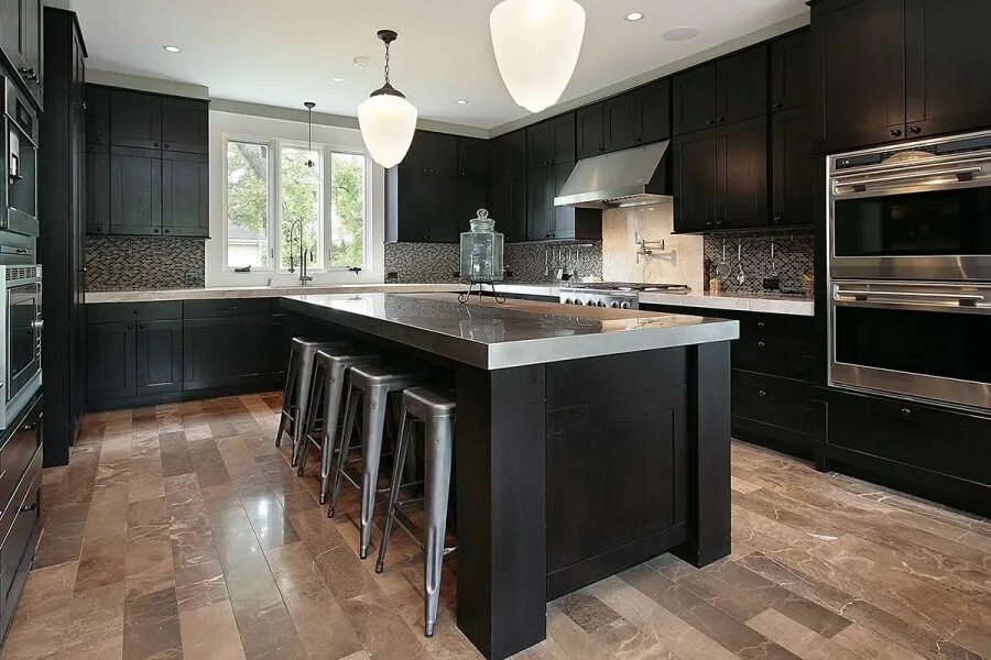 Кухня темный пол фото Купить кухню дерево с черной столешницей от производителя в Брянске