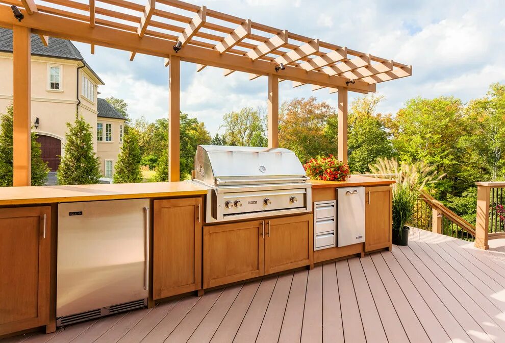 Кухня терраса фото Raised Deck above Patio (Outdoor Kitchen detail) - Классический - Терраса - Нью-