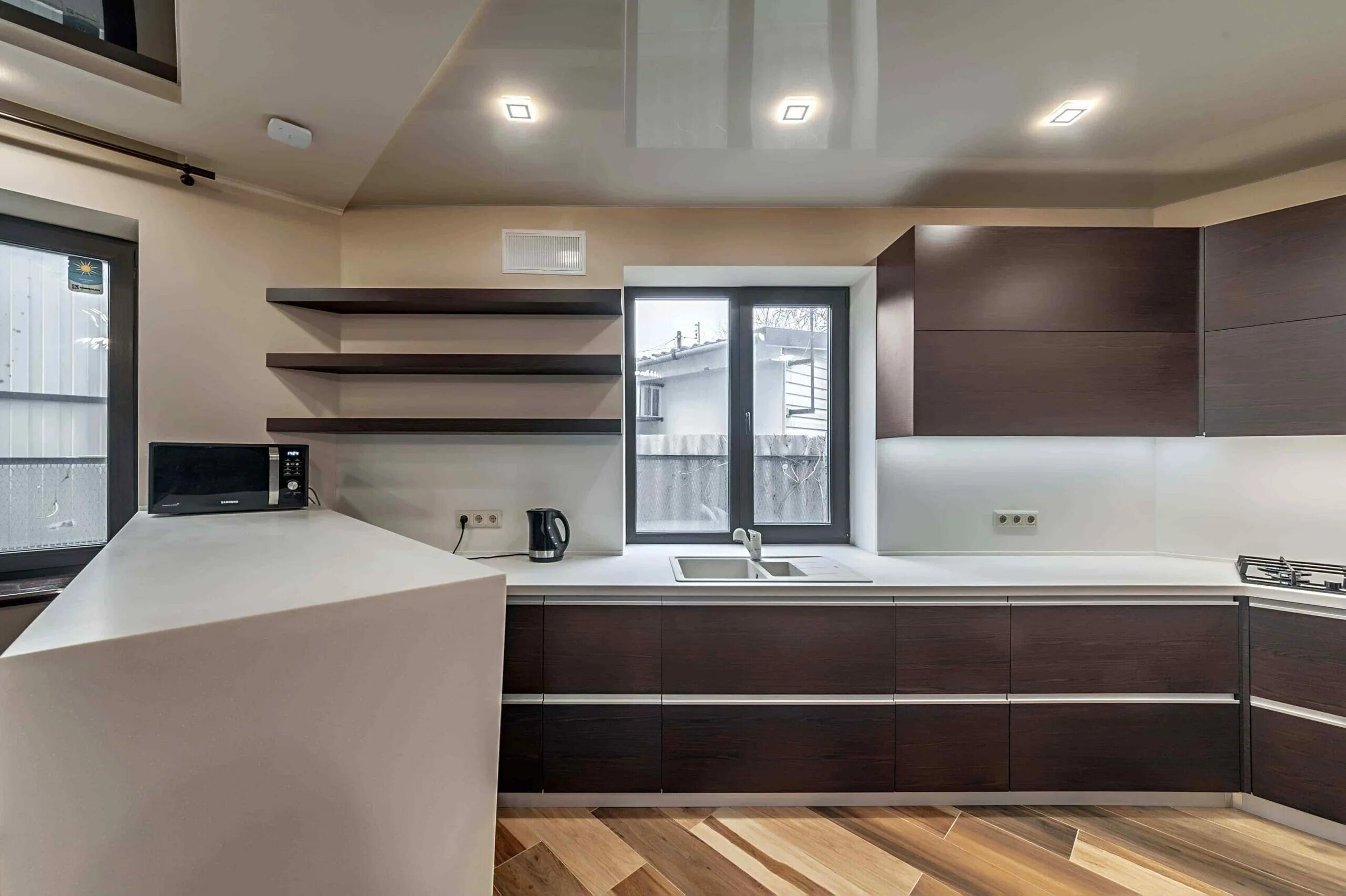 Кухня трапеция планировка Преимущества заказной кухни