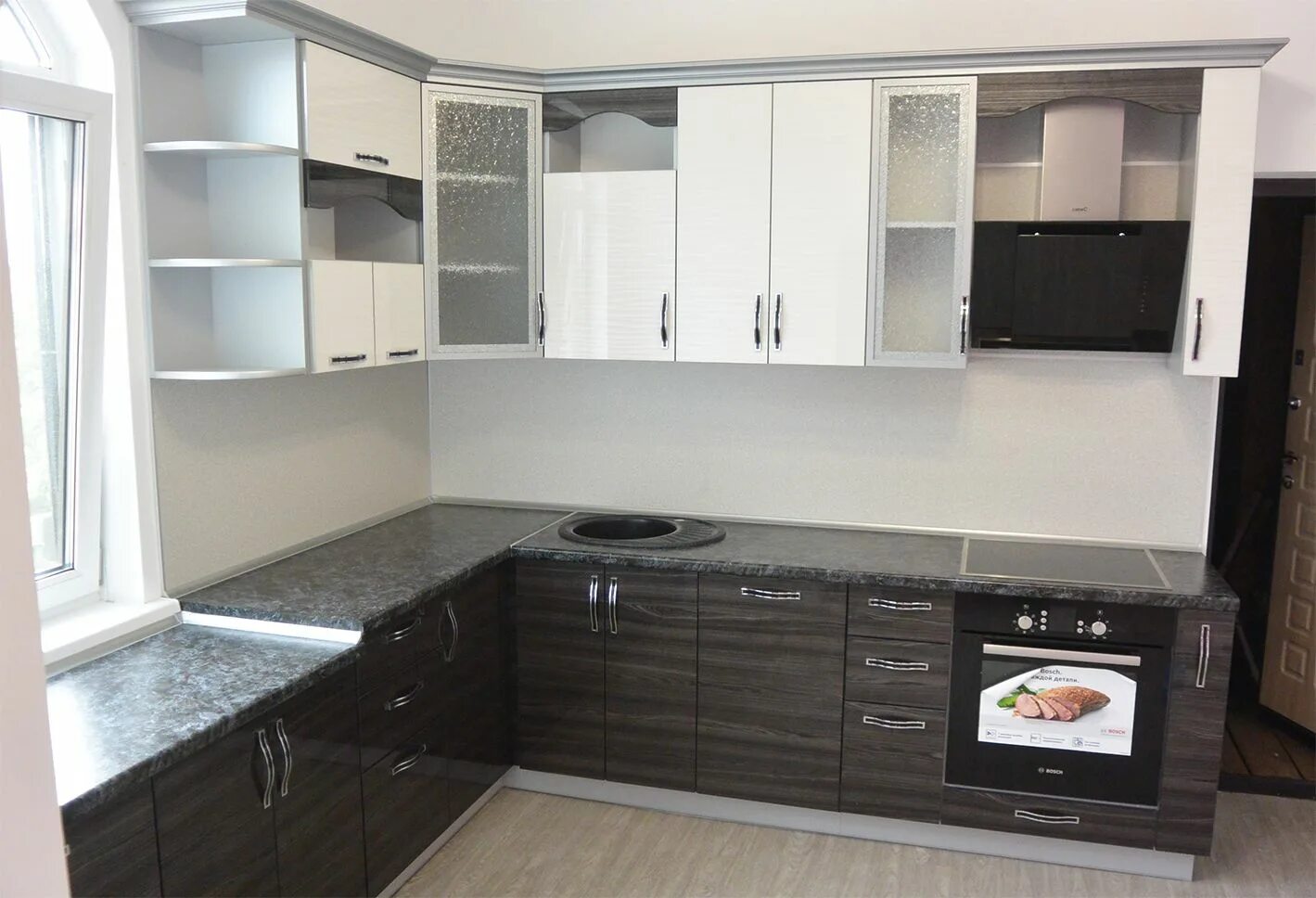 Кухня трапеция планировка фото Угловая кухня № 26 на заказ фото и цены Благовещенск - Царство гармонии