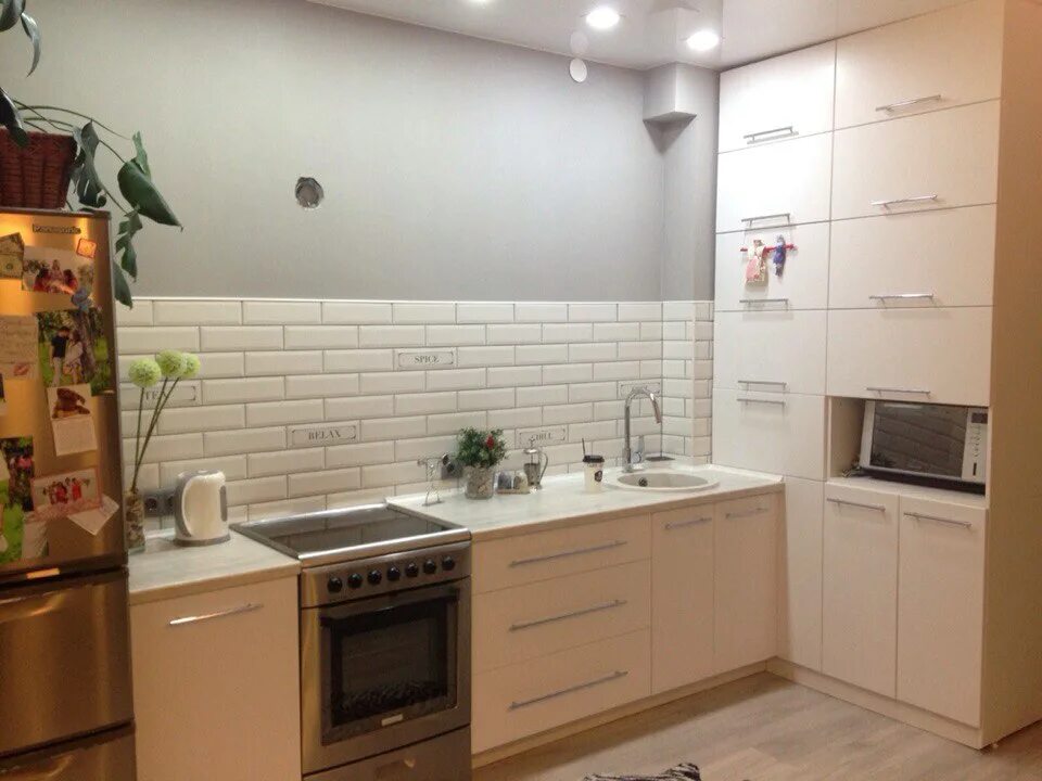 Кухня угловая без навесных шкафов фото Кухня 3 метра прямая без верхних шкафов - фото