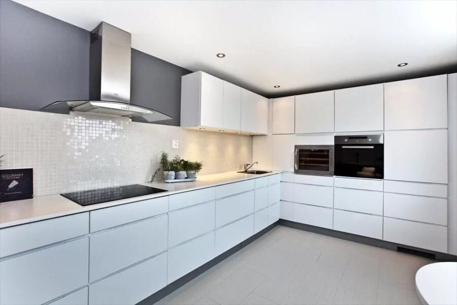 Кухня угловая большая современная фото FINN Eiendom - Bolig til salgs Køkken, Boligindretning, Moderne køkkener