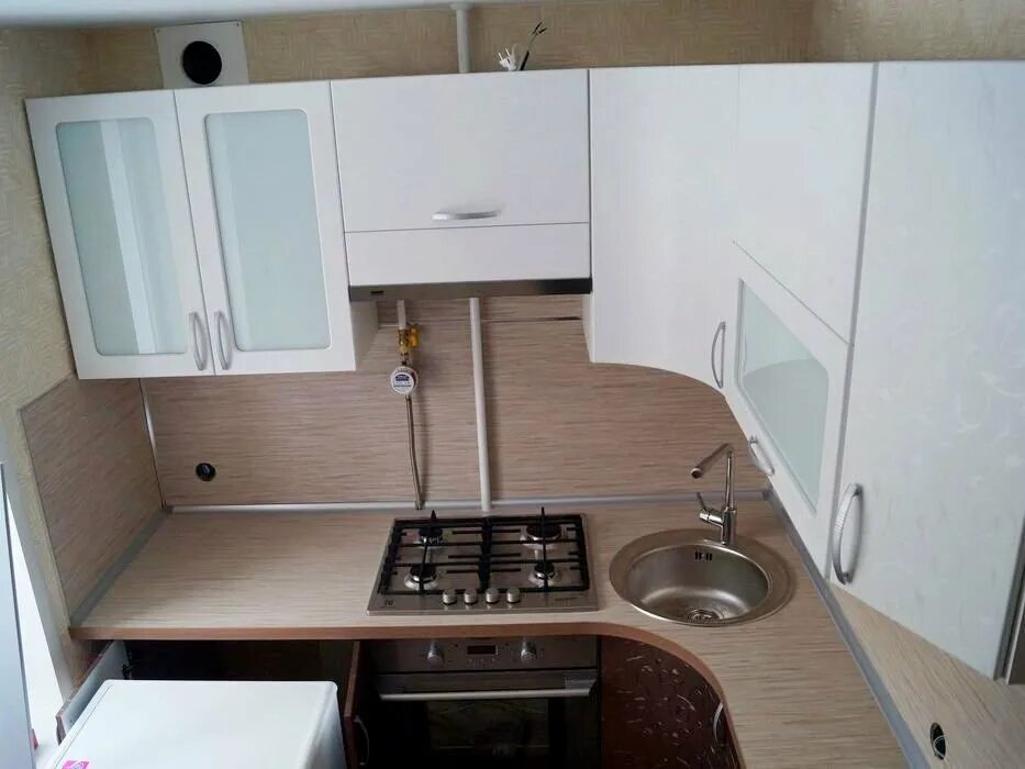 Кухня угловая хрущевка фото 5 кв Проект кухонного гарнитура для маленькой кухни с газовой колонкой - фото