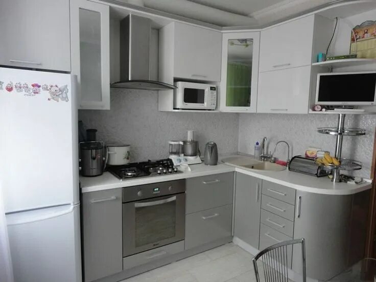 Кухня угловая малогабаритная фото с холодильником Малогабаритные угловые кухни 5 кв. м: фото с холодильником DomoKed.ru Muebles de