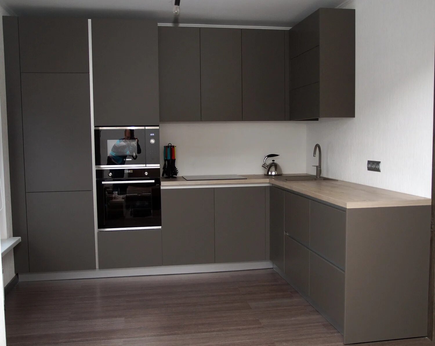 Кухня угловая матовая фото Современные кухни купить в Обнинске - Мебельная Фабрика Смарт