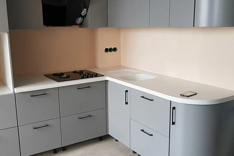 Кухня угловая матовая фото Угловая кухня с радиусными фасадами - 89 фото