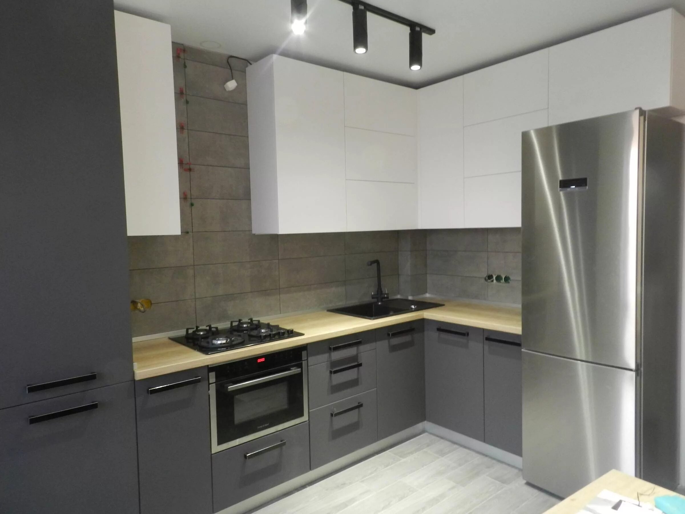 Кухня угловая матовая фото Угловая кухня Арт-лайн с фасадами акрил на заказ