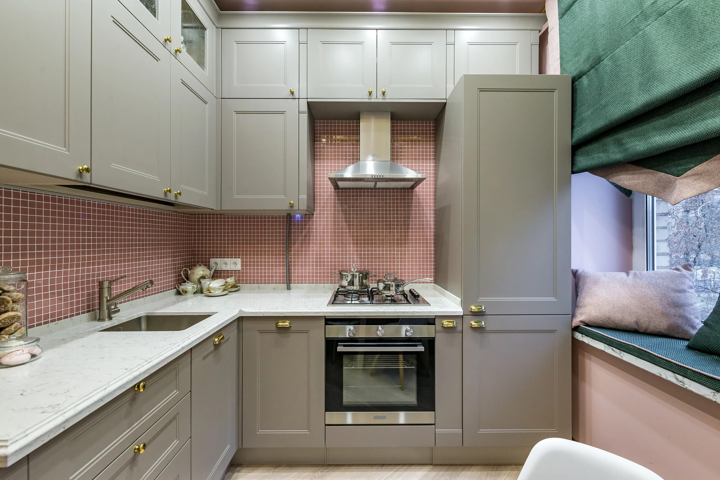 Кухня угловая на 8 квадратных метров фото Pink Quartz Kitchen :: Behance