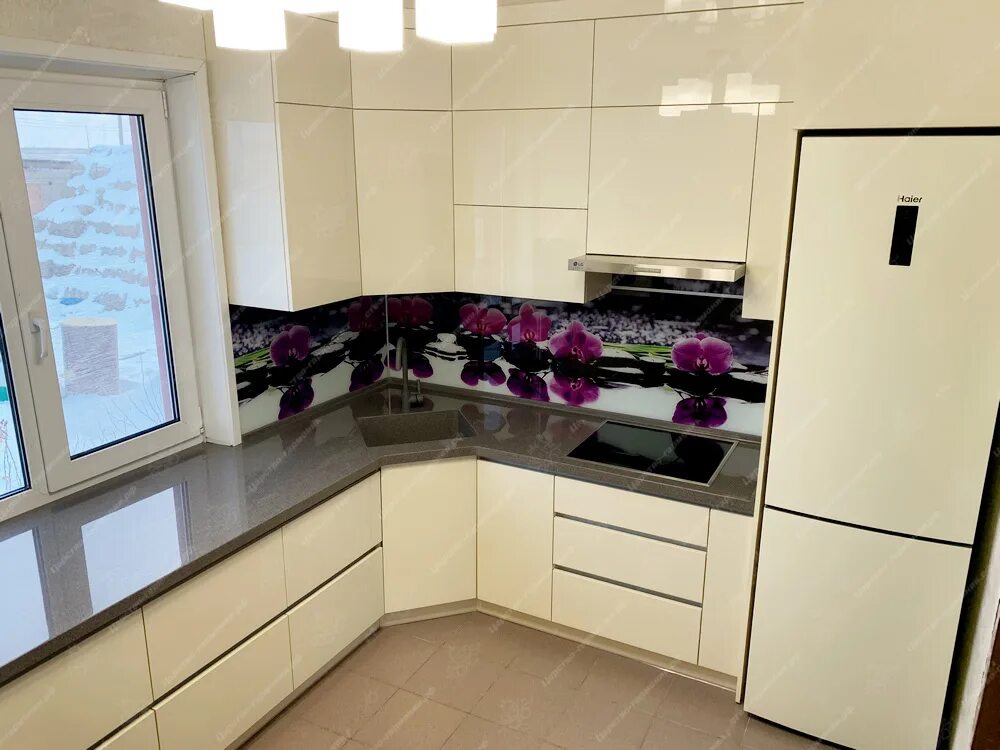 Кухня угловая с окном фото цена Купить Угловой кухонный гарнитур под окно без ручек - Царство гармонии