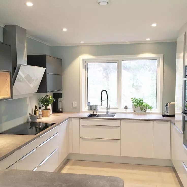 Кухня угловая с окном варианты интерьера Soft mint Kitchen interior, Kitchen layout, Interior design kitchen