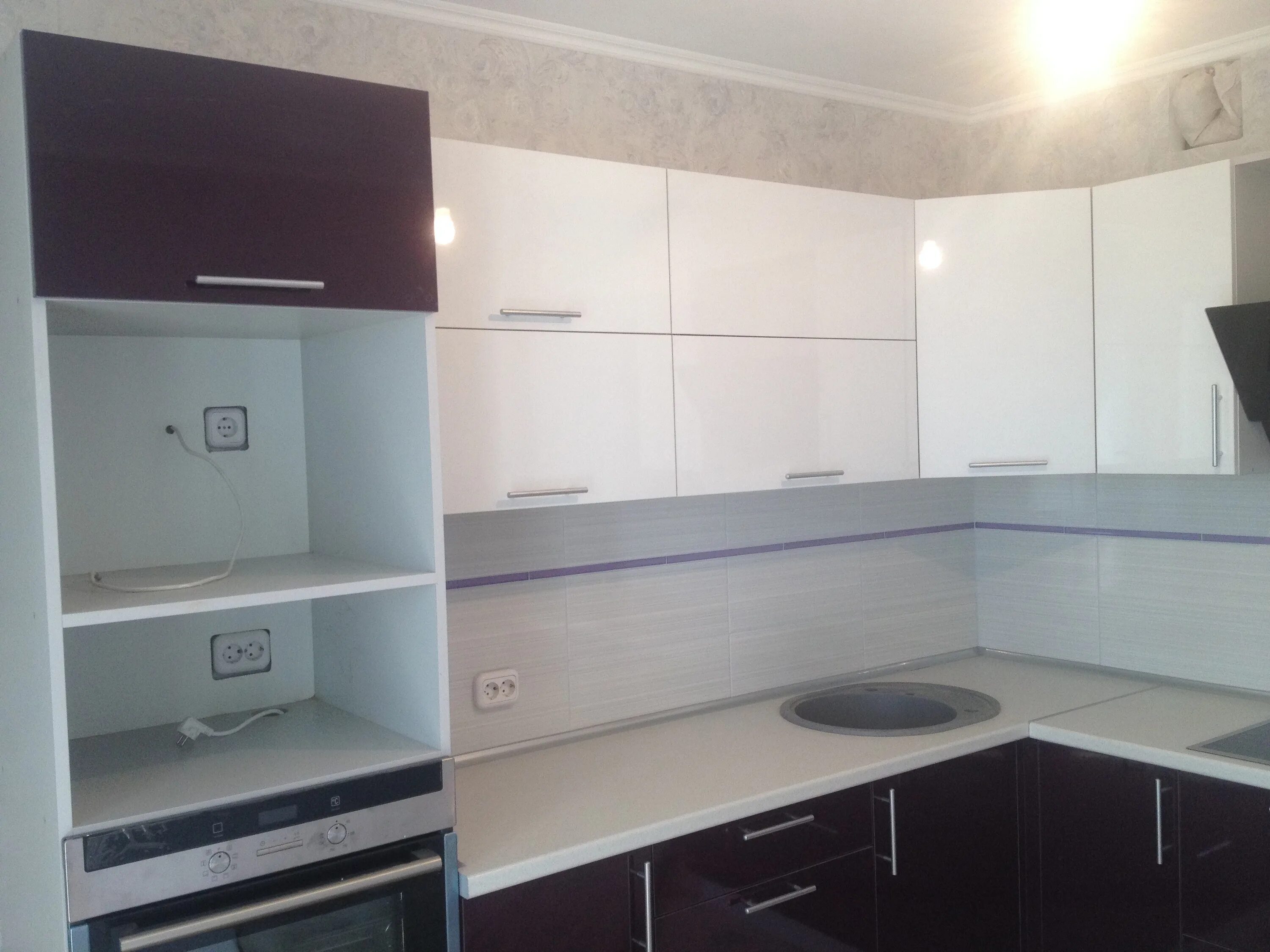 Кухня угловая с пеналом фото дизайн Шикарная угловая кухня "Бордо" (пример 397)