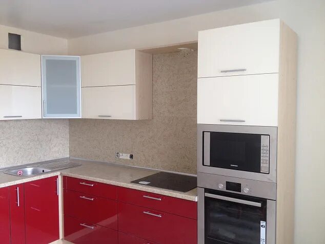 Кухня угловая с пеналом фото дизайн Яркая угловая кухня с пеналом "Зарница" (пример 247)