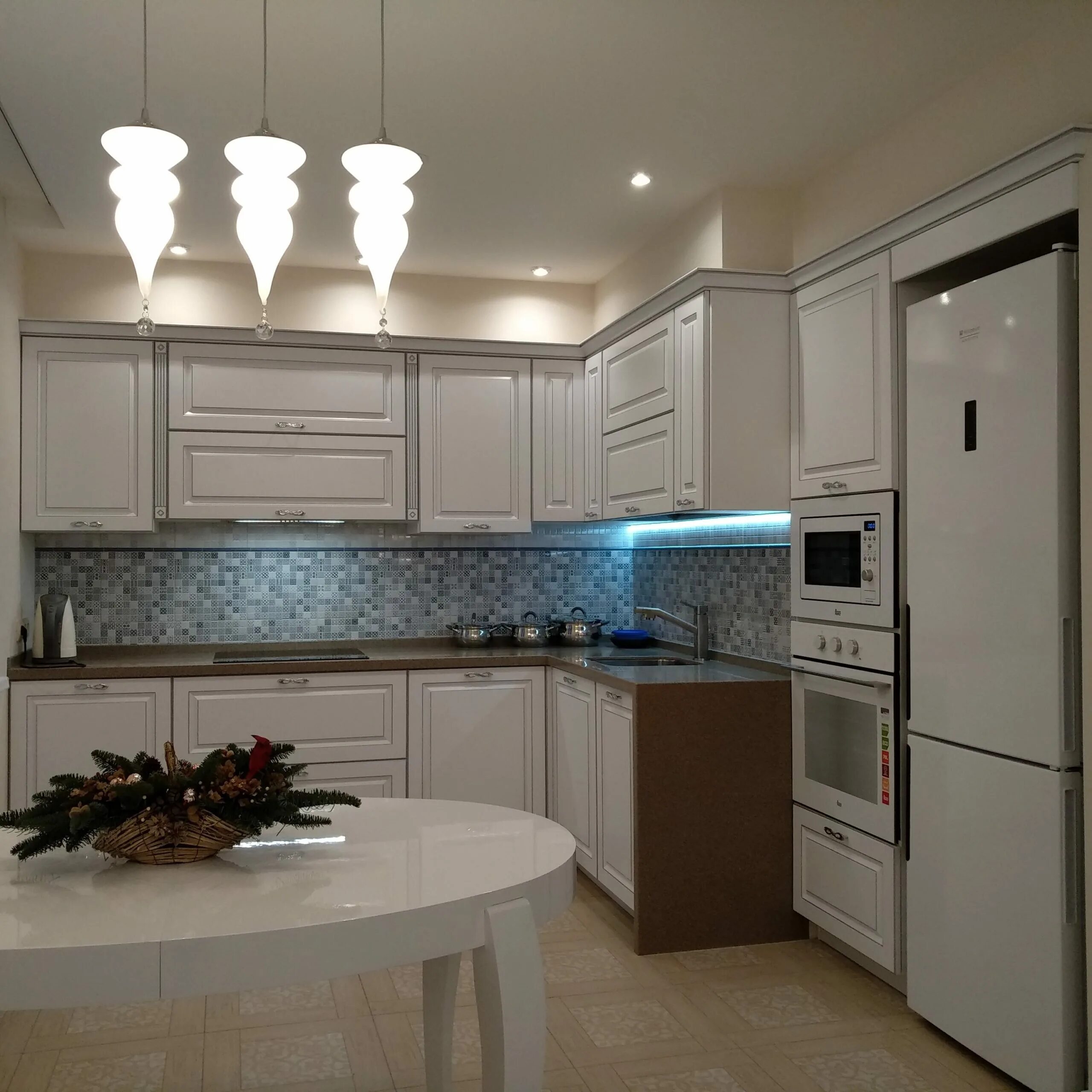 Кухня угловая светлая фото дизайн Стиль фасадов и как они определяют дизайн кухни - Кухни Столетти - производство 