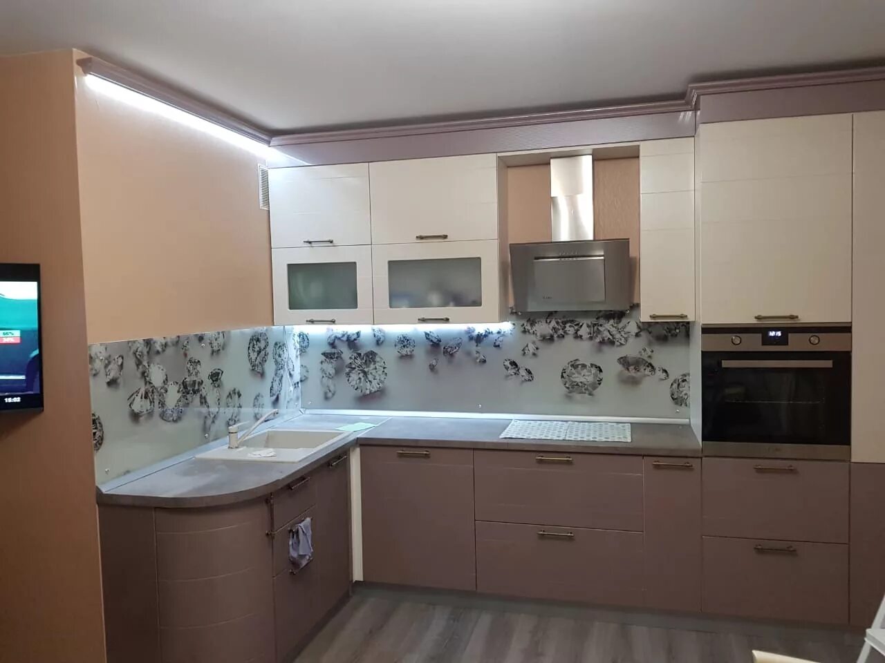 Кухня угловая цвет капучино фото Кухня угловая капучино с белым (много фото) - interigo.ru