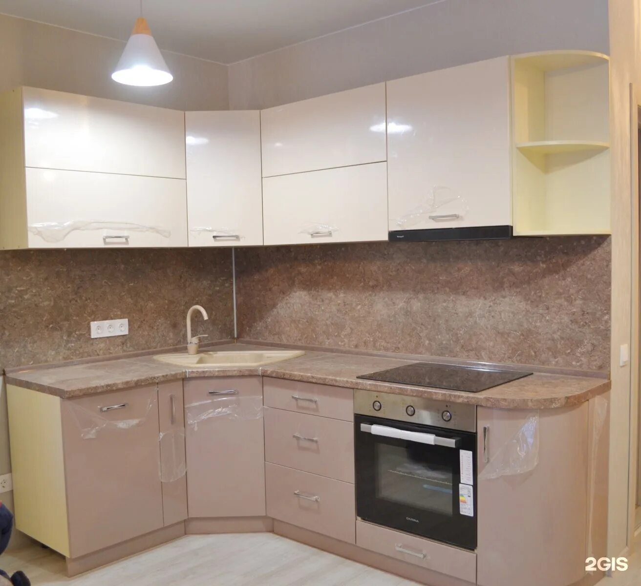 Кухня угловая цвет капучино фото Абрикос, мебельная компания, Базовая, 5Б, Кемерово - 2ГИС