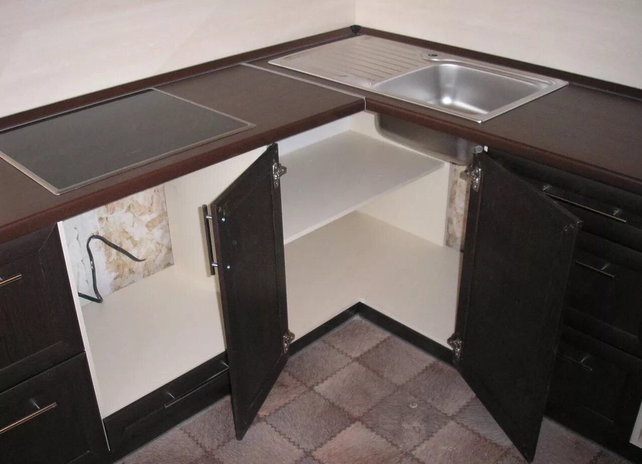 Кухня угловой стол фото Резултат с изображение за угловой шкаф кухни Narrow kitchen remodel, Kitchen rem