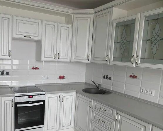 Кухня ясень белый фото в интерьере Кухня с газовой колонкой: 40+ фото, идеи размещения Кухонная мебель, Кухня, Диза