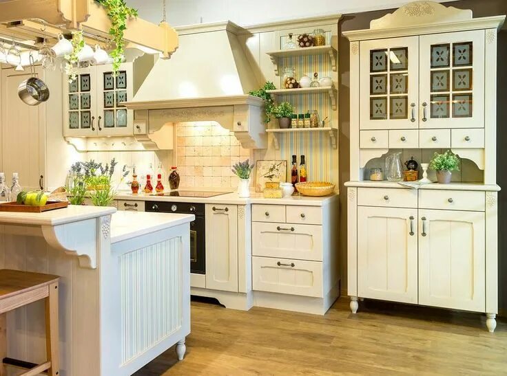 Кухонная мебель в стиле прованс фото Кухня "ТОСКАНА" - новая модель в новом салоне "КАМЕА". Фасады из натурального де