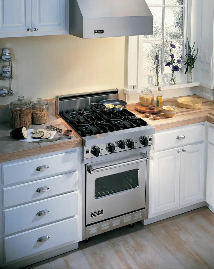 Кухонная плита в интерьере Image result for range gas 24" Small kitchen, Elegant kitchens, Kitchen remodel