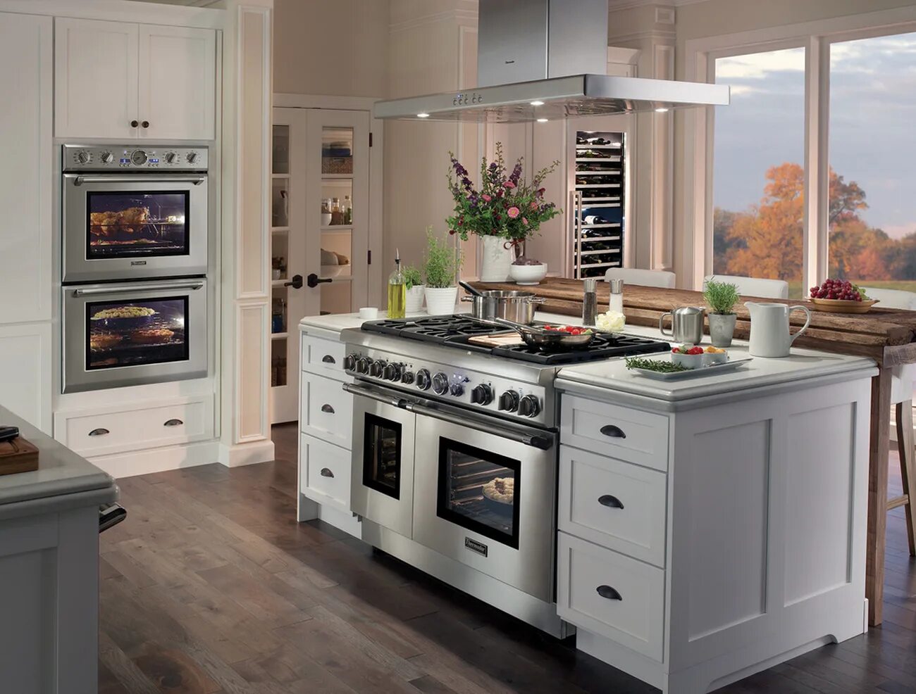 Кухонная плита в интерьере The iconic line of cooking, cleaning, refrigeration and ventilation products rem