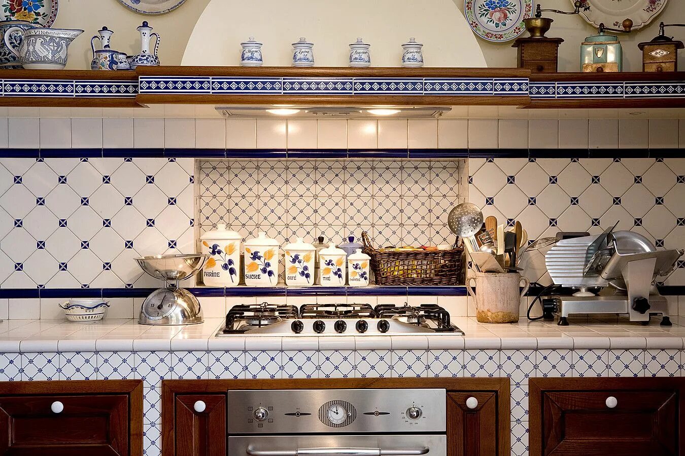 Кухонная плитка в интерьере Ceramica Artistica Vietrese van Giovanni De Maio. PHOTO 45. Vanaf € 82 in Italië