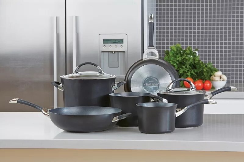 Кухонная посуда фото и названия Набор из 5 кастрюль и сковородок CIRCULON Symmetry чёрный, 9 предметов R84010 - 