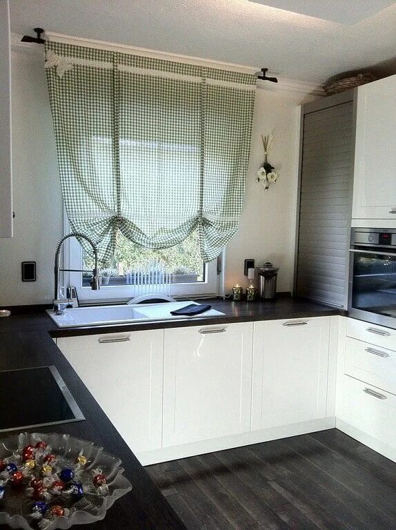 Кухонная шторка фото Римские шторы для кухни: реальные фото примеры, советы по выбору