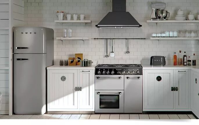 Кухонная техника в интерьере Smeg_Burghley_silver_kitchen Kitchen room design, Condo kitchen, Home