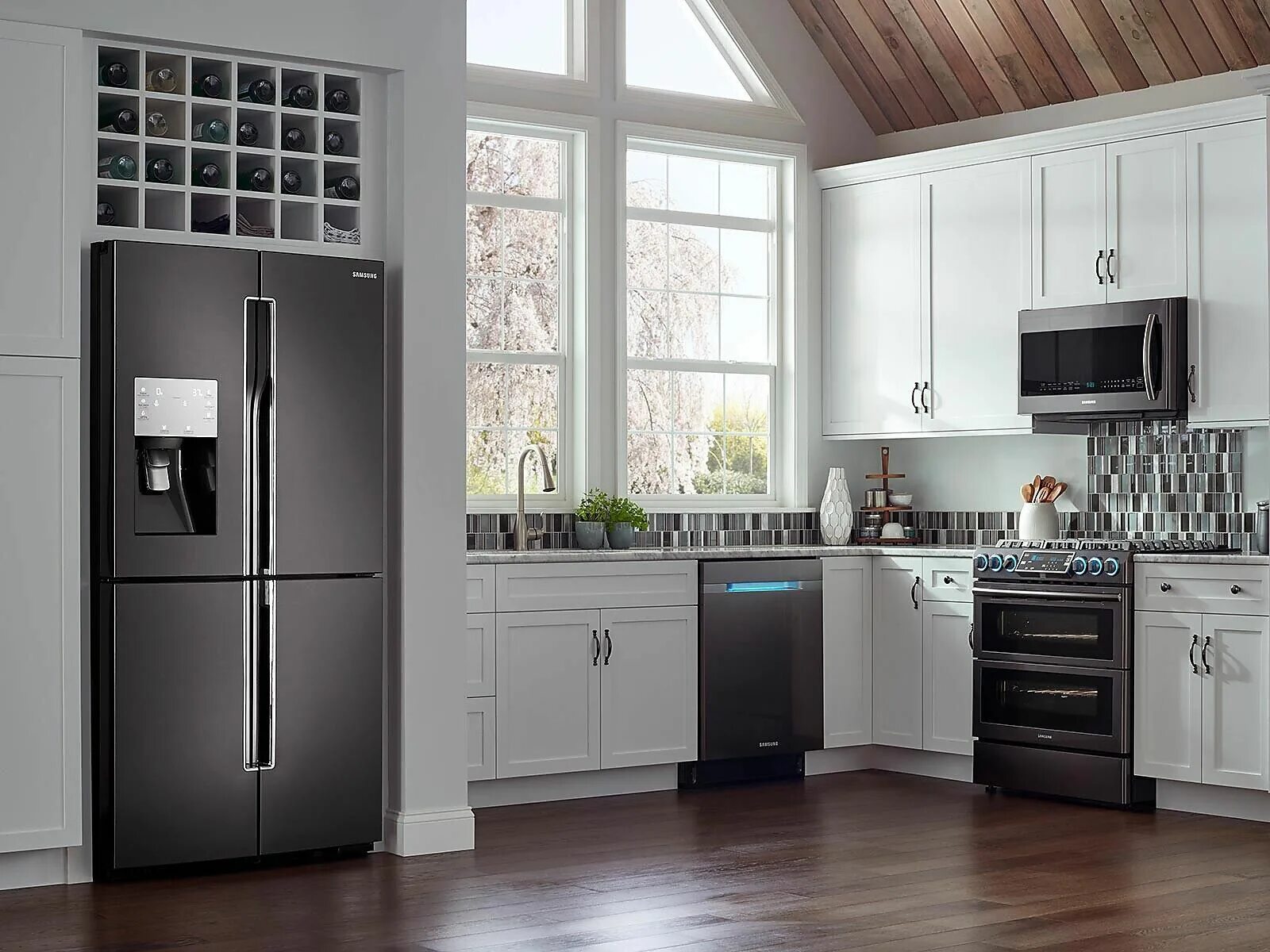 Кухонная техника в интерьере 5.8 cu. ft. Slide-In Gas Range with Flex Duo ™ & Dual Door in Black Stainless St