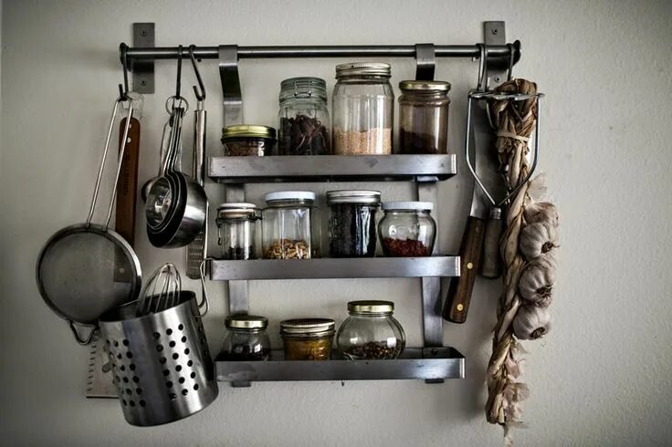 Кухонная утварь фото Multitasking spice rack from ikea