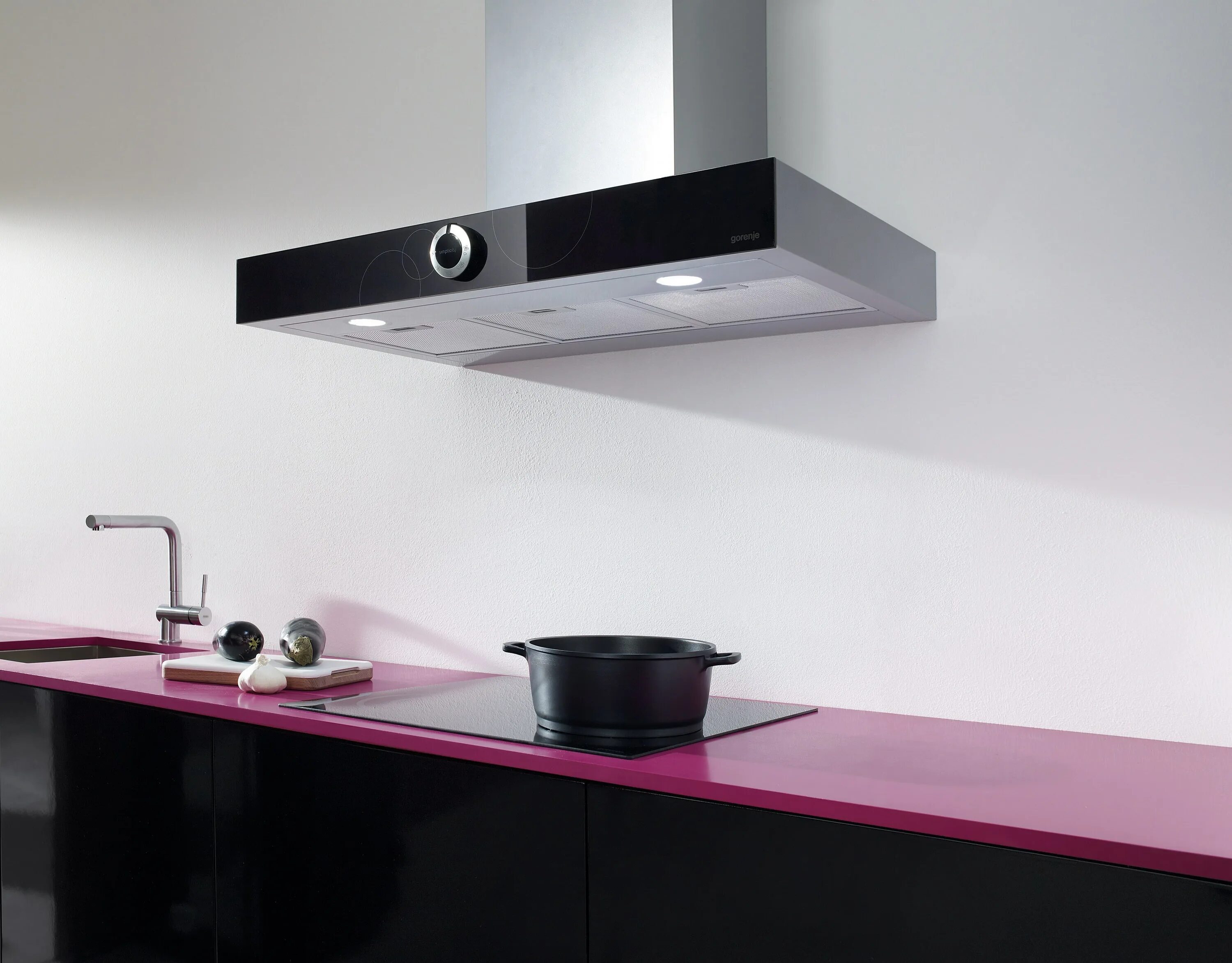 Кухонная вытяжка в интерьере кухни фото Кухонные вытяжки с подключением к вентиляции: найдено 89 картинок