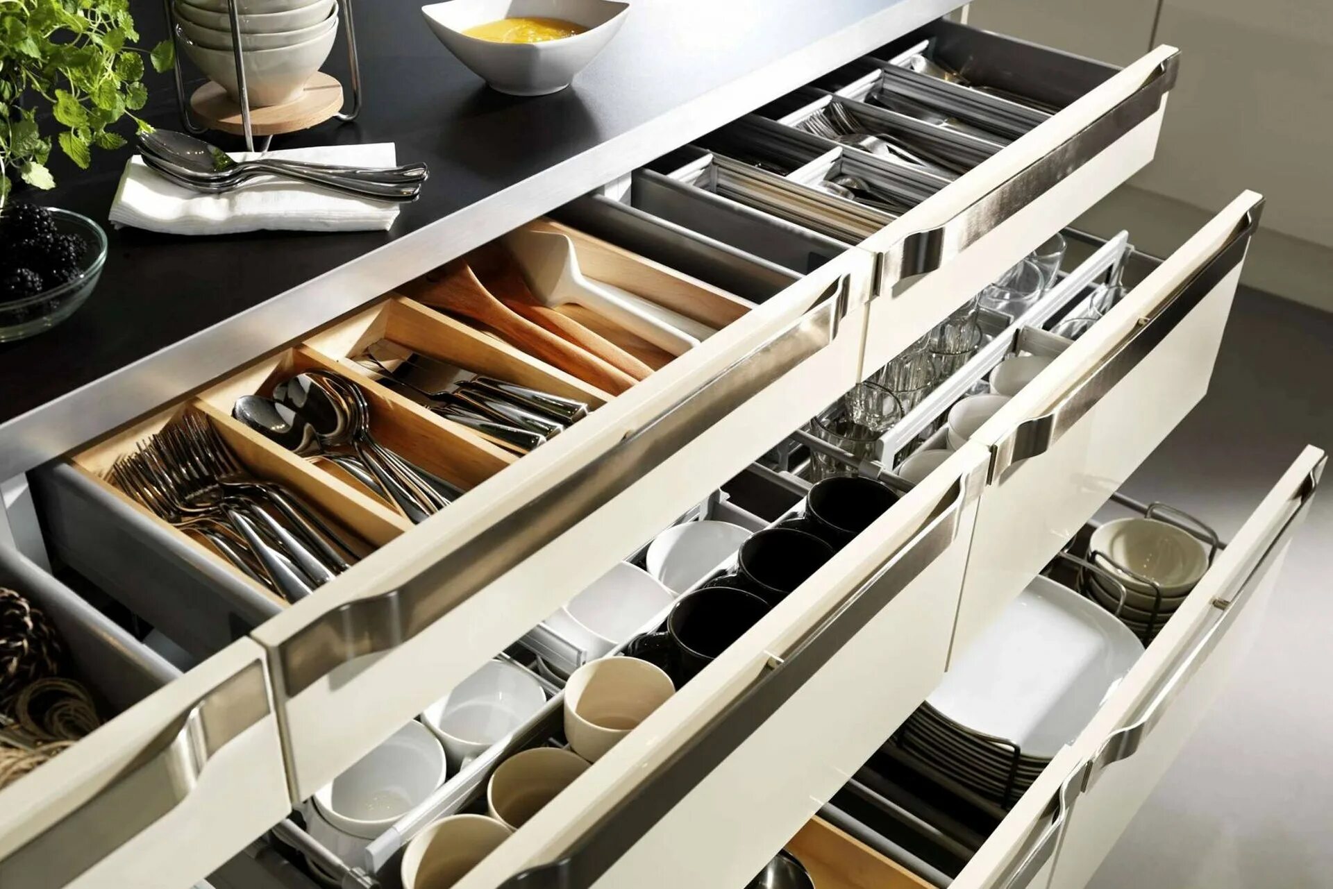 Кухонное наполнение шкафов фото Наполняем кухню: что, как и куда лучше ставить?