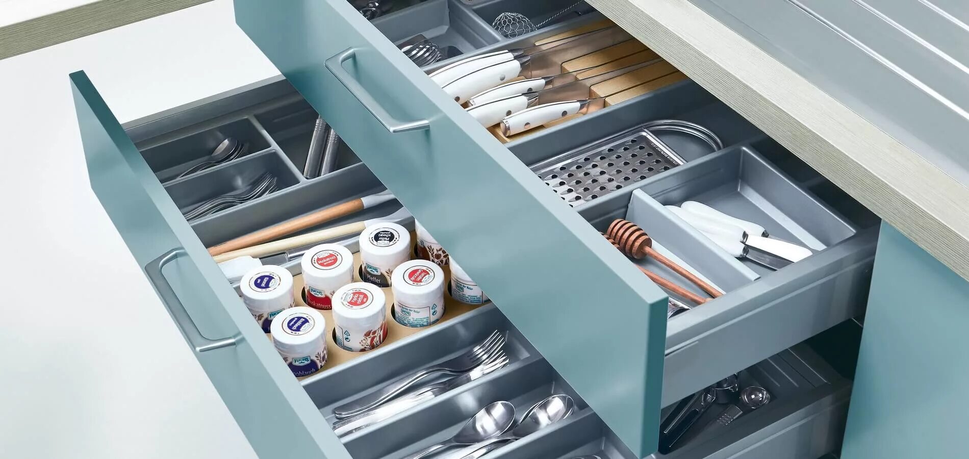 Кухонное наполнение шкафов фото Органайзеры для кухни, хранение столовых приборов и специй от Nobilia