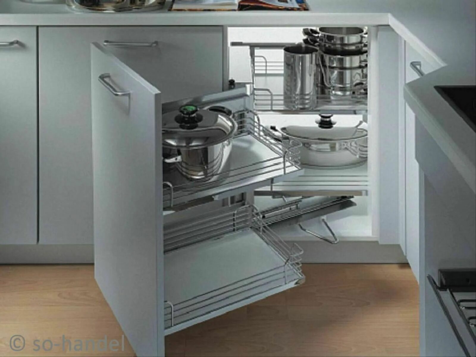 Кухонное наполнение шкафов фото Kesseböhmer MagicCorner Eckschrankbeschlag Eckschrank-Schwenkauszug Magic Corner