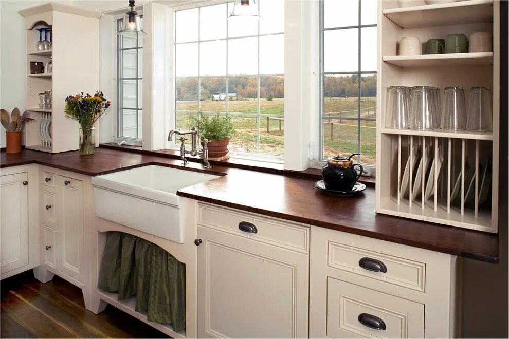 Кухонное окно со столешницей фото my sink, similar faucet, and a wood counter! Freestanding kitchen, Traditional k