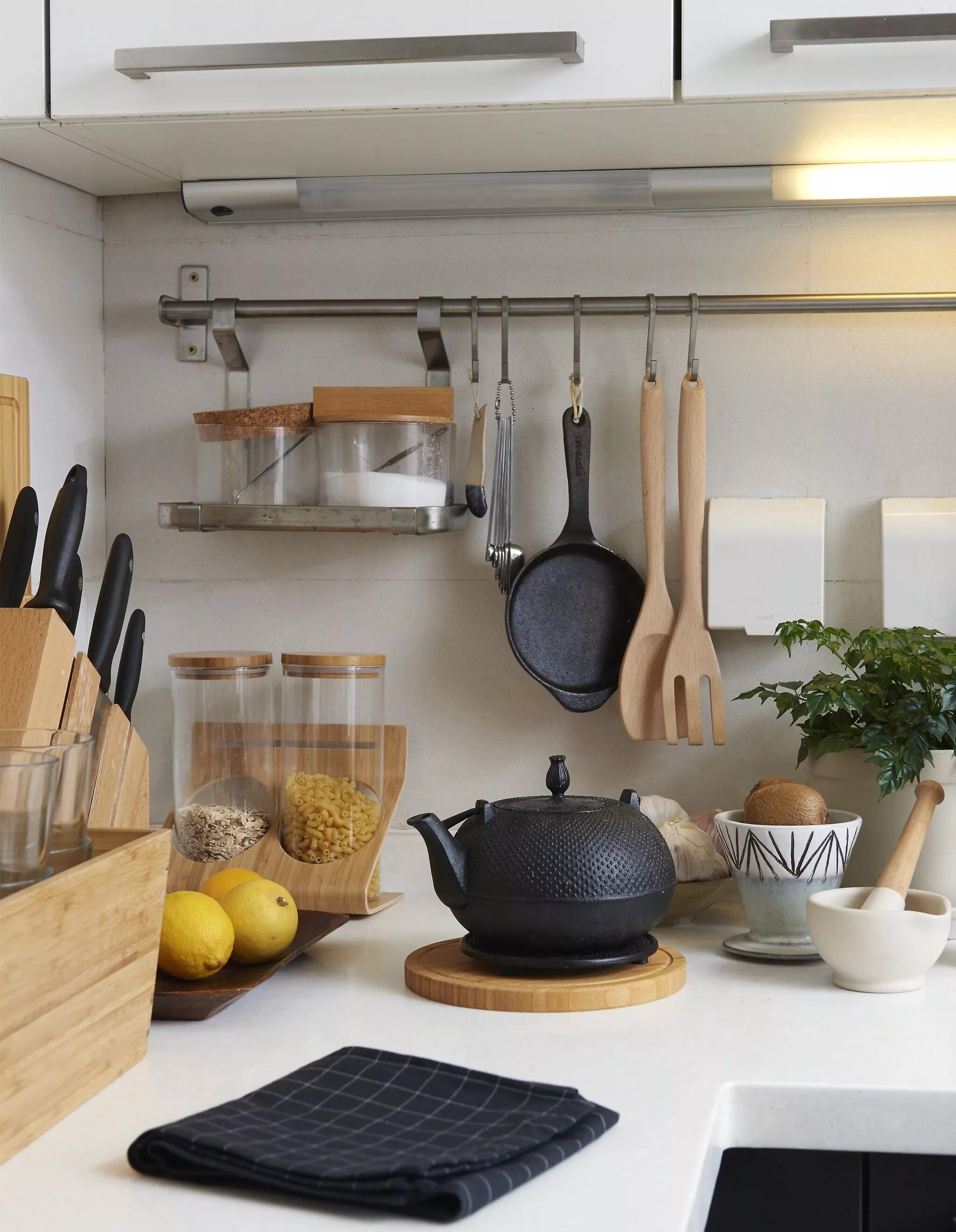 Кухонные аксессуары фото Ideas Kitchen remodel, Modern kitchen appliances, Kitchen clutter