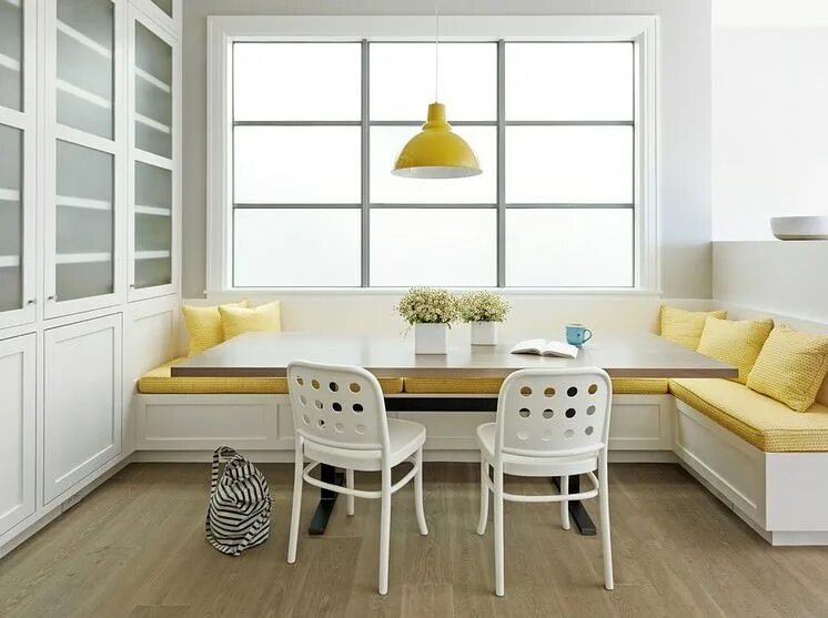 Кухонные диваны в интерьере кухни Солнечно-желтый оттенок в интерьере