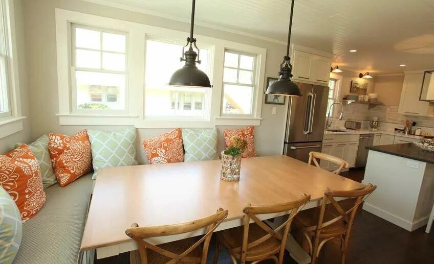 Кухонные диваны в интерьере кухни Usual beach style kitchen 9 Kitchen corner bench seating, Contemporary kitchen, 